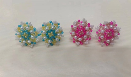 7月12日，兼職手工活外發(fā)加工在家可做，在家做手工，靈活就業(yè)創(chuàng)業(yè)，開飾品加工廠，在手工之家，歷史就是實力直接的證明，圖為串珠米珠繡手工產(chǎn)品剪影