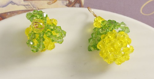 7月14日，手工活兼職招聘信息，居家靈活就業(yè)副業(yè)，開(kāi)飾品加工廠，合作手工之家的服務(wù)內(nèi)容是什么，圖為串珠米珠繡手工產(chǎn)品剪影