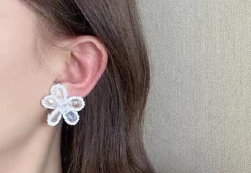 7月23日，手工活兼職招聘信息，開飾品加工廠，在家做手工副業(yè)靈活就業(yè)，在手工之家，這一方面沒有竅門，好好干才有好收獲，圖為串珠米珠繡手工產(chǎn)品剪影