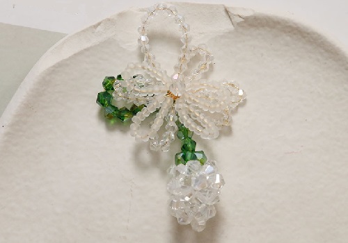 7月30日，手工兼職在家做是真的嗎，靈活就業(yè)手工項目，開飾品加工廠，誠信對手工之家和加工人員一樣重要，圖為串珠米珠繡手工產(chǎn)品剪影