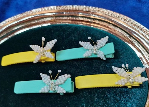 9月2日，手工活外發(fā)加工可靠嗎？純手工串珠靈活就業(yè)，開飾品加工廠，在手工之家自由靈活合作，加工銷售都可以，圖為串珠米珠繡手工產(chǎn)品剪影