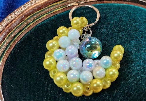 9月22日，手工活從哪里找廠家，可靠的串珠手工項目，靈活就業(yè)好手工，為什么大家推薦選手工之家，圖為飾品類串珠純手工產(chǎn)品剪影