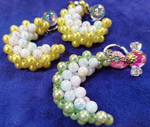 9月22日，手工活從哪里找廠家，可靠的串珠手工項目，靈活就業(yè)好手工，為什么大家推薦選手工之家，圖為飾品類串珠純手工產(chǎn)品剪影