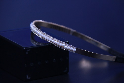 10月30日，兼職手工活外發(fā)加工在家可做，在家掙錢的好副業(yè)，開飾品加工廠，手工之家給你我一樣的機遇，圖為串珠米珠繡手工產(chǎn)品剪影