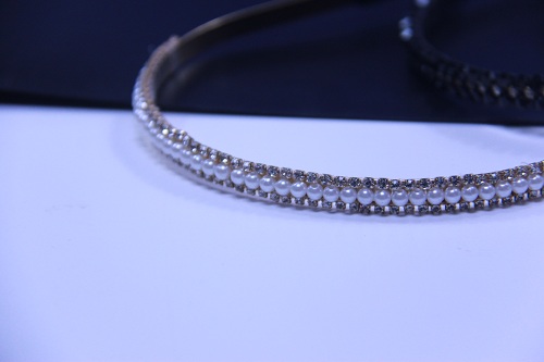 10月30日，兼職手工活外發(fā)加工在家可做，在家掙錢的好副業(yè)，開飾品加工廠，手工之家給你我一樣的機遇，圖為串珠米珠繡手工產(chǎn)品剪影