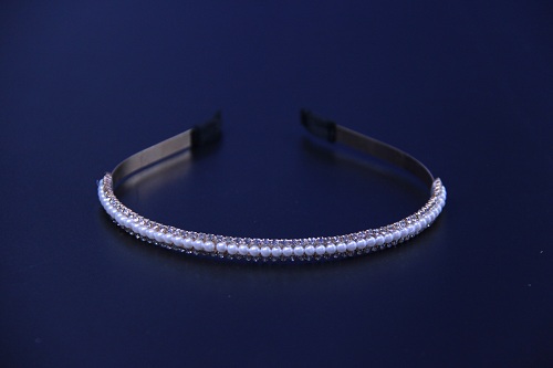 10月30日，兼職手工活外發(fā)加工在家可做，在家掙錢的好副業(yè)，開飾品加工廠，手工之家給你我一樣的機遇，圖為串珠米珠繡手工產(chǎn)品剪影