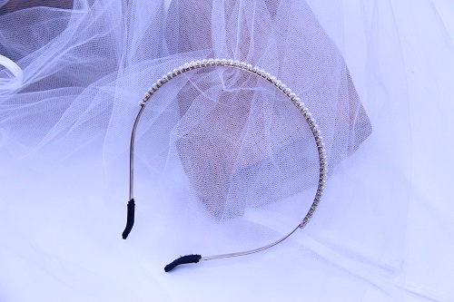 10月30日，兼職手工活外發(fā)加工在家可做，在家掙錢的好副業(yè)，開飾品加工廠，手工之家給你我一樣的機遇，圖為串珠米珠繡手工產(chǎn)品剪影