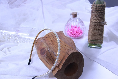 11月19日，可在家做的兼職手工活, 想接正規(guī)廠家的手工項目，開飾品加工廠，在家通過手工靈活就業(yè)創(chuàng)業(yè)，手工之家讓大家了解這里的一切，圖為串珠米珠繡手工產(chǎn)品剪影