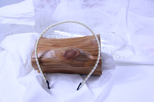 11月19日，可在家做的兼職手工活, 想接正規(guī)廠家的手工項目，開飾品加工廠，在家通過手工靈活就業(yè)創(chuàng)業(yè)，手工之家讓大家了解這里的一切，圖為串珠米珠繡手工產(chǎn)品剪影