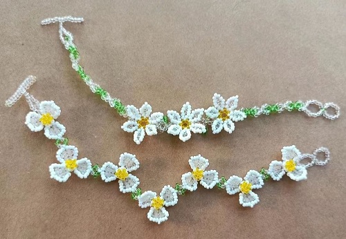 12月12日，手工活拿回家做，靈活就業(yè)居家掙錢，開飾品加工廠，在手工之家，堅持做、收入好，圖為串珠米珠繡手工產(chǎn)品剪影