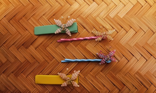 1月27日，附近有沒有兼職手工活，居家靈活就業(yè)的好副業(yè)，開飾品加工廠，手工之家長(zhǎng)久穩(wěn)定讓大家放心，圖為串珠純手工產(chǎn)品剪影