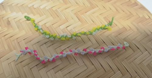 2月18日，外發(fā)手工活正規(guī)平臺(tái)，手工靈活就業(yè)創(chuàng)業(yè)，開飾品加工廠，選擇手工之家，這里有發(fā)展前景，圖為串珠米珠繡手工產(chǎn)品剪影