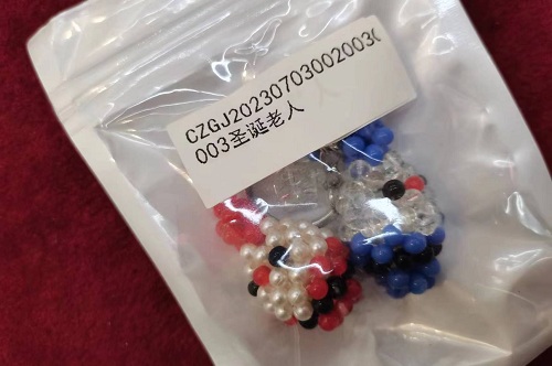 2月20日，手工兼職在家做，拿回家做的手工副業(yè)，開飾品加工廠，手工之家努力讓每一個(gè)合作人員都有好收入，圖為串珠米珠繡手工產(chǎn)品剪影