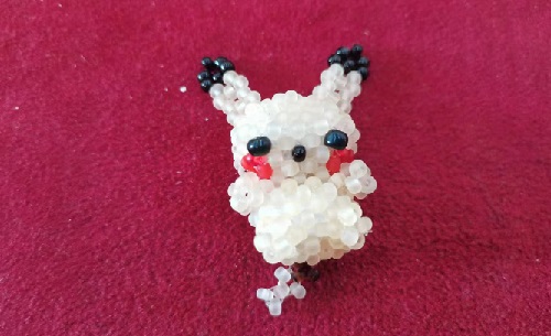 3月4日，外發(fā)加工接單平臺(tái)，正規(guī)手工加工回收項(xiàng)目，開飾品加工廠，選手工之家，掙錢的方式多，圖為串珠米珠繡手工產(chǎn)品剪影