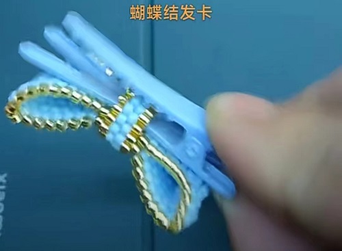 4月17日，手工活外發(fā)加工正規(guī)廠家，純手工加工串珠，開(kāi)飾品加工廠，與手工之家合作，就是放心，圖為飾品類串珠純手工產(chǎn)品剪影