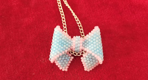 5月30日，手工活兼職可帶回家，開手工飾品加工廠，手工活接單平臺，在手工之家，合作不同收入不同，圖為串珠米珠繡純手工產(chǎn)品剪影