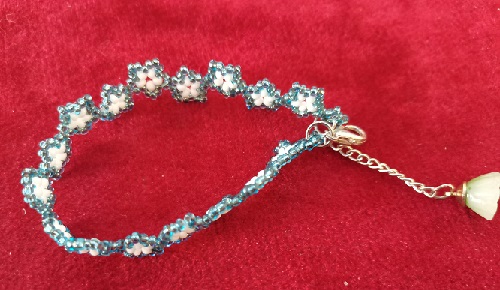 6月1日，手工活外發(fā)是真的嗎，開(kāi)手工加工廠，靈活就業(yè)做手工掙錢(qián)，在手工之家，全力以赴讓大家有更好的收獲，圖為串珠米珠繡純手工產(chǎn)品剪影