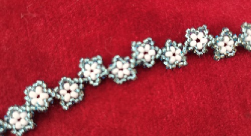 6月1日，手工活外發(fā)是真的嗎，開(kāi)手工加工廠，靈活就業(yè)做手工掙錢(qián)，在手工之家，全力以赴讓大家有更好的收獲，圖為串珠米珠繡純手工產(chǎn)品剪影