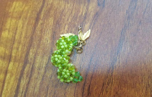 6月16日，手工兼職在家做是真的嗎，開(kāi)手工加工廠，在家做的手工好副業(yè)，選手工之家，因?yàn)檫@里堅(jiān)持發(fā)展純手工事業(yè)，圖為串珠米珠繡純手工產(chǎn)品剪影