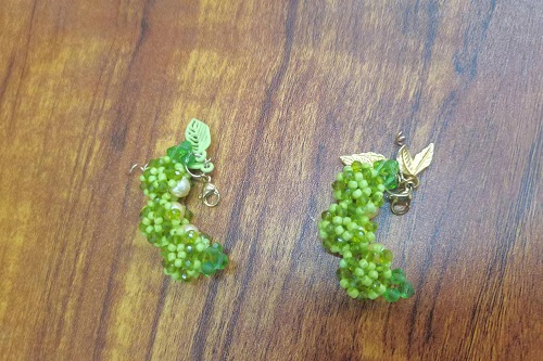 6月16日，手工兼職在家做是真的嗎，開(kāi)手工加工廠，在家做的手工好副業(yè)，選手工之家，因?yàn)檫@里堅(jiān)持發(fā)展純手工事業(yè)，圖為串珠米珠繡純手工產(chǎn)品剪影