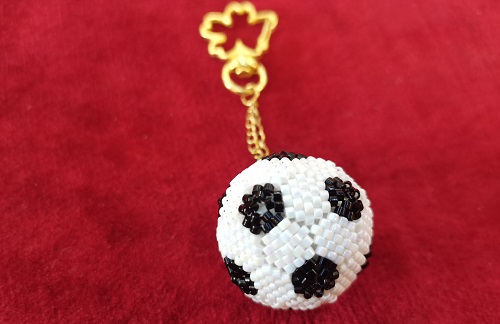 6月21日，外發(fā)加工接單平臺，正規(guī)手工加工回收項目，開串珠純手工加工廠，在手工之家，產(chǎn)品的重要性從來不言而喻，圖為串珠米珠繡純手工產(chǎn)品剪影