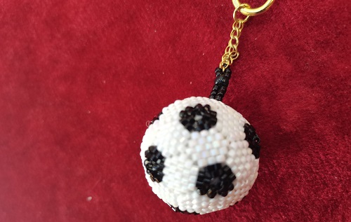 6月21日，外發(fā)加工接單平臺，正規(guī)手工加工回收項目，開串珠純手工加工廠，在手工之家，產(chǎn)品的重要性從來不言而喻，圖為串珠米珠繡純手工產(chǎn)品剪影