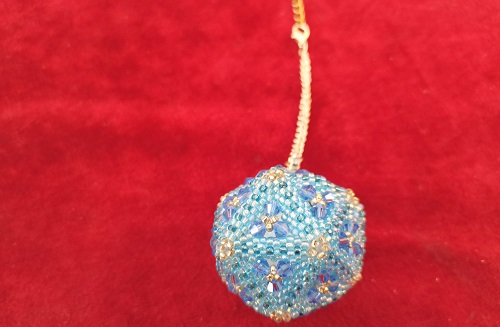 6月21日，外發(fā)加工接單平臺，正規(guī)手工加工回收項目，開串珠純手工加工廠，在手工之家，產(chǎn)品的重要性從來不言而喻，圖為串珠米珠繡純手工產(chǎn)品剪影