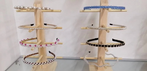 7月9日，手工活拿回家做在哪里找，外發(fā)加工接單平臺，在家做手工，開手工加工廠，在手工之家，創(chuàng)新不僅全面而且始終堅持，圖為串珠米珠繡純手工產(chǎn)品剪影