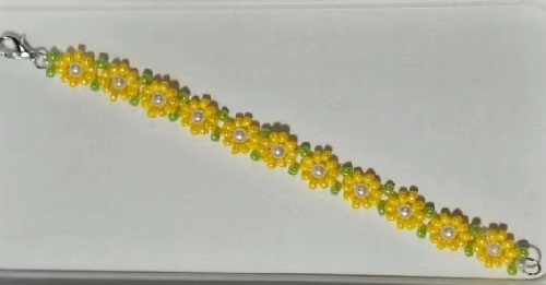 7月13日，靠譜手工兼職平臺(tái)，在家兼職正規(guī)的日結(jié)手工有沒有，開手工加工廠，與手工之家合作，這幾點(diǎn)做得好，收入自然就好，圖為串珠米珠繡純手工產(chǎn)品剪影