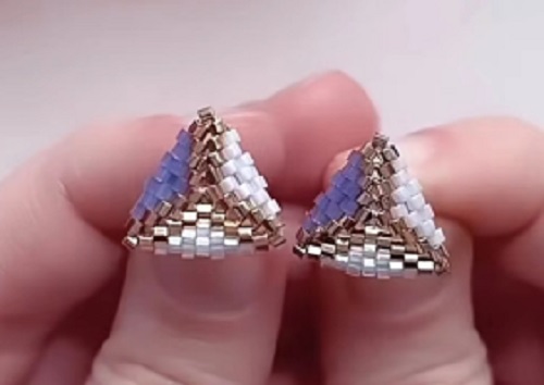 7月20日，外發(fā)加工接單平臺，靈活就業(yè)好手工項目，開手工加工廠，做手工傳承官，在手工之家手工事業(yè)是大家長久合作的結果，圖為串珠米珠繡純手工產(chǎn)品剪影