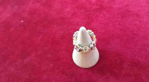 7月23日，在家兼職手工活，帶回家做的手工項目，做手工傳承官，合作長期穩(wěn)定，因為手工之家和手工事業(yè)一直在創(chuàng)新發(fā)展，圖為串珠米珠繡純手工產(chǎn)品剪影