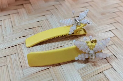 8月3日，家里干的手工活兼職，純手工加工項目，做手工傳承官，在手工之家，做得多，收入更好，圖為串珠米珠繡純手工產(chǎn)品剪影