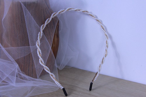 8月13日，手工活外發(fā)一手貨源，在家做手工掙錢，靈活就業(yè)創(chuàng)業(yè),做手工傳承官，手工之家的創(chuàng)新，讓純手工產(chǎn)品越來越受歡迎，圖為串珠米珠繡純手工產(chǎn)品剪影