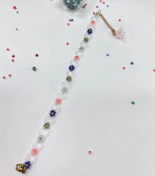 9月5日，手工活從哪里找廠家，想接正規(guī)廠家的手工項(xiàng)目，做手工傳承官，與手工之家合作，找到這里的方式有很多種，圖為串珠米珠繡純手工產(chǎn)品剪影