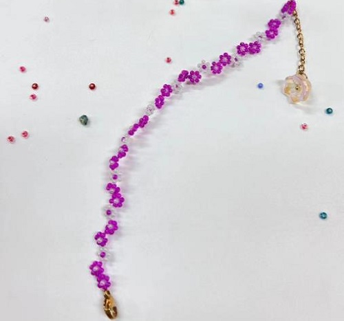 9月6日，附近有沒(méi)有兼職手工活，居家靈活就業(yè)的好副業(yè)，做手工傳承官，與手工之家，合作制度和服務(wù)讓人放心，圖為串珠米珠繡純手工產(chǎn)品剪影