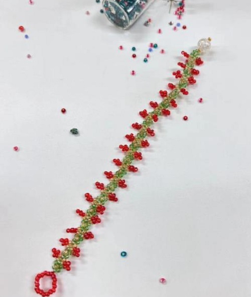 9月6日，附近有沒(méi)有兼職手工活，居家靈活就業(yè)的好副業(yè)，做手工傳承官，與手工之家，合作制度和服務(wù)讓人放心，圖為串珠米珠繡純手工產(chǎn)品剪影