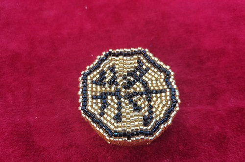 9月19日，能在家做的手工項目，做手工傳承官，輕創(chuàng)業(yè)做手工掙錢，在手工之家，找到適合自己的合作，收入更好，圖為串珠米珠繡純手工產(chǎn)品剪影