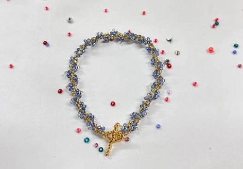 9月25日，在家就能賺錢的工作，兼職手工在家可做，輕資產(chǎn)創(chuàng)業(yè)的手工，做手工傳承官，在手工之家，堅(jiān)守和實(shí)事求是地創(chuàng)新，成就純手工事業(yè)，圖為串珠米珠繡手工材料剪影