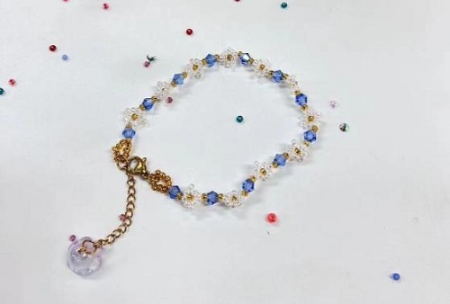 9月25日，在家就能賺錢的工作，兼職手工在家可做，輕資產(chǎn)創(chuàng)業(yè)的手工，做手工傳承官，在手工之家，堅(jiān)守和實(shí)事求是地創(chuàng)新，成就純手工事業(yè)，圖為串珠米珠繡手工材料剪影