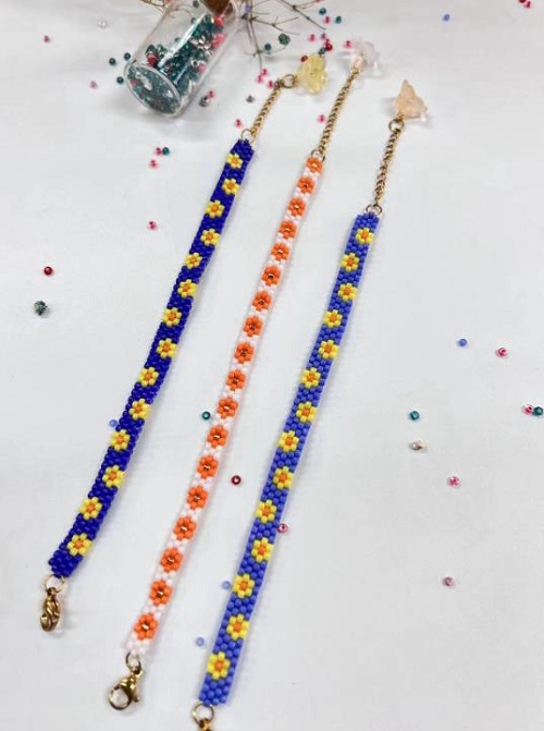 10月6日，手工兼職創(chuàng)業(yè)在家做是真的，微創(chuàng)業(yè)做手工傳承官，在家做的好手工，信任來(lái)自了解，手工之家與大家一起努力發(fā)展，圖為串珠米珠繡純手工產(chǎn)品剪影