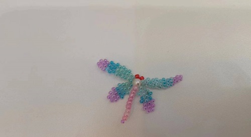 10月17日，可在家做的兼職手工活, 想接正規(guī)廠家的手工創(chuàng)業(yè)項目，輕資產(chǎn)創(chuàng)業(yè)做手工傳承官，與手工之家合作，這里的產(chǎn)品是事業(yè)的根本，圖為串珠米珠繡純手工產(chǎn)品剪影