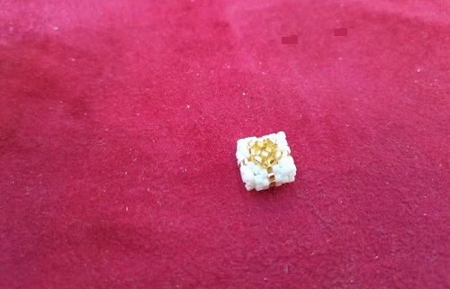 11月16日，手工活外發(fā)加工可靠嗎？純手工靈活就業(yè)創(chuàng)業(yè)，微創(chuàng)業(yè)做手工傳承官，在手工之家，自由選擇、靈活掙錢，圖為串珠米珠繡純手工產(chǎn)品剪影