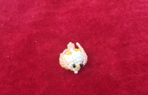 11月16日，手工活外發(fā)加工可靠嗎？純手工靈活就業(yè)創(chuàng)業(yè)，微創(chuàng)業(yè)做手工傳承官，在手工之家，自由選擇、靈活掙錢，圖為串珠米珠繡純手工產(chǎn)品剪影