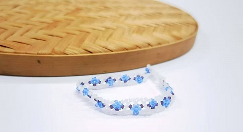 1月2日，手工活外發(fā)加工正規(guī)的廠家，微創(chuàng)業(yè)做手工傳承官，靈活自由在家手工創(chuàng)業(yè)，手工之家讓大家合作之前了解清楚，做起來更有信心，圖為串珠米珠繡純手工產(chǎn)品剪影