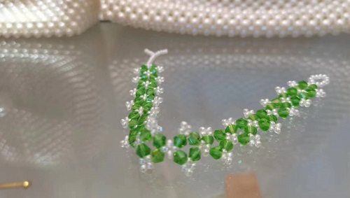 1月3日，兼職手工活可以帶回家做，小成本創(chuàng)業(yè)做手工傳承官，居家手工創(chuàng)業(yè)，手工之家的純手工給大家更多掙錢的渠道和方法，圖為串珠米珠繡純手工產(chǎn)品剪影