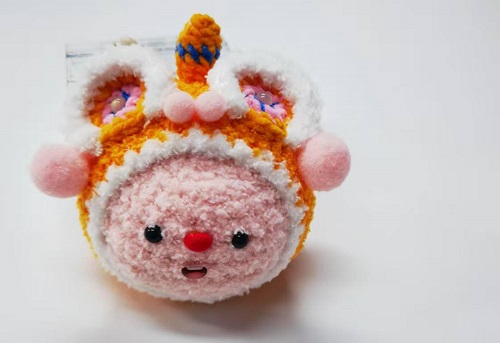 1月18日，在家就能賺錢的工作，兼職手工在家可做，輕資產(chǎn)創(chuàng)業(yè)做手工傳承官，在手工之家，清楚了解讓大家信任和努力，圖為鉤織純手工產(chǎn)品剪影