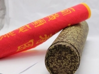 4月6日，拿回家做的手工活，沒有季節(jié)性的困擾，不受天氣的影響，珠繡串珠手工活外發(fā)加工項目很受歡迎，圖為勵志珠珠繡串珠手工產(chǎn)品剪影