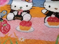 4月16日，做手工活掙錢，手工活外發(fā)加工項目就業(yè)創(chuàng)業(yè)，與手工之家這樣敬業(yè)認真的企業(yè)合作更放心，圖為勵志珠珠繡手工產(chǎn)品細節(jié)剪影