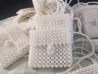 4月25日，在家做手工活，這個帶回家做的手工活也可以做創(chuàng)業(yè)項目，各方面都真實、經(jīng)得起考究，圖為勵志珠珠繡串珠手工產(chǎn)品剪影