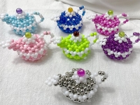 6月15日，拿回家做的手工活，正規(guī)純手工活外發(fā)，手工之家的珠繡串珠手工活代加工項(xiàng)目有多難？圖為勵(lì)志珠珠繡串珠手工產(chǎn)品剪影